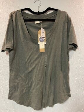 White Crow Olive Scoop Neck Short Sleeve Tee